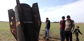 Impacto inesperado: multitud rodea un misil caído en el noreste de Siria