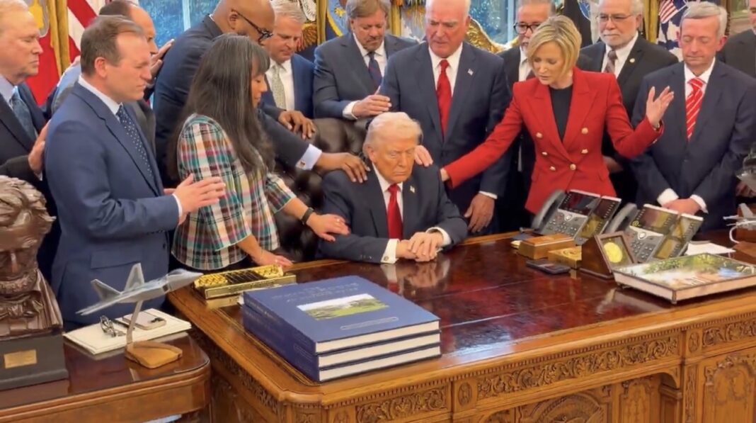 Momento en vivo desde la Casa Blanca: actividad en la Oficina Oval Momento en vivo desde la Casa Blanca: actividad en la Oficina Oval