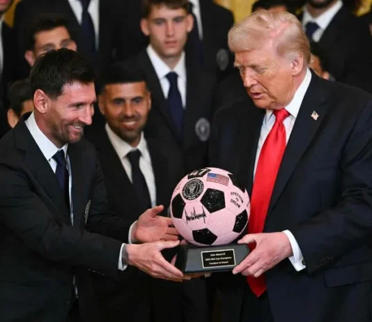 Lionel Messi entrega balón de Inter Miami a Donald Trump en la Casa Blanca
