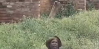 Insólito momento: hombre se vuelve viral tras sentarse tranquilamente sobre un enorme cocodrilo