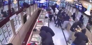 Robo relámpago en joyería de California: ladrones se llevan $1.7 millones en solo un minuto