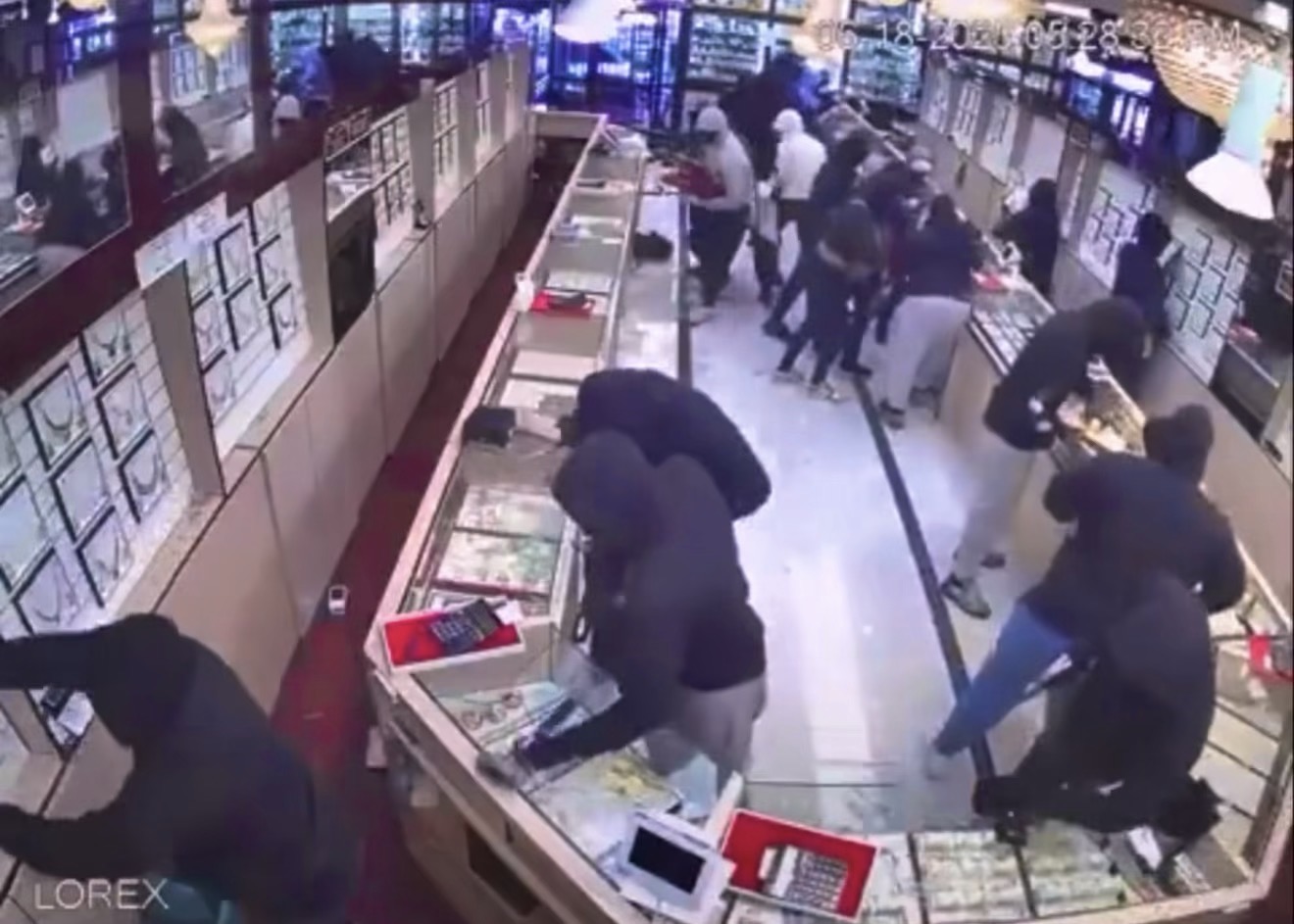 Robo relámpago en joyería de California: ladrones se llevan $1.7 millones en solo un minuto