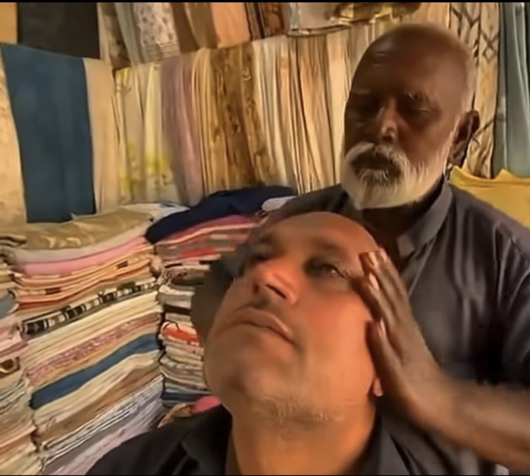 Pagó solo $4 por un masaje de cabeza en India… y lo que pasó después sorprendió a todos Pagó solo $4 por un masaje de cabeza en India… y lo que pasó después sorprendió a todos