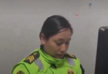 Policía reclama a su colega por salir con hombre casado y el video se vuelve viral