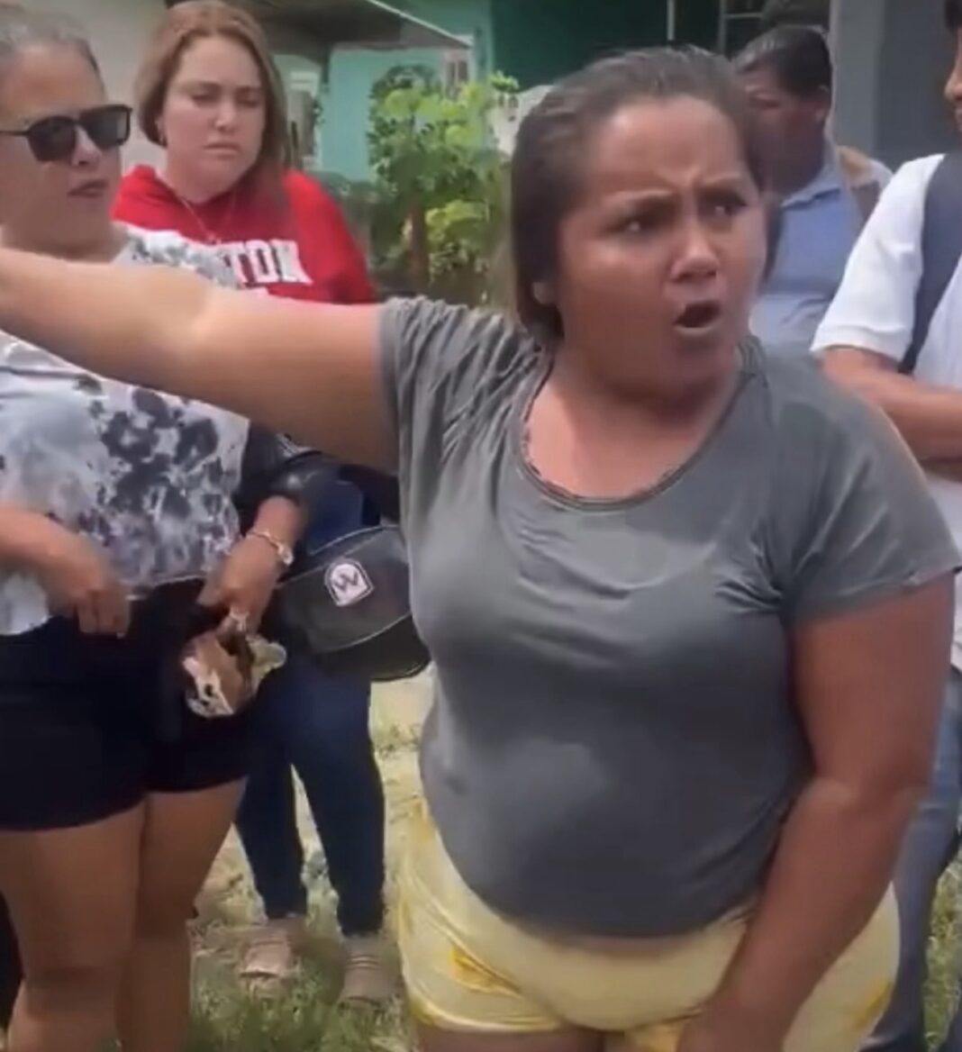 MADRE HEROICA ENFRENTA A SECUESTRADOR PARA RESCATAR A SU HIJO DE 7 AÑOS EN HONDURAS MADRE HEROICA ENFRENTA A SECUESTRADOR PARA RESCATAR A SU HIJO DE 7 AÑOS EN HONDURAS