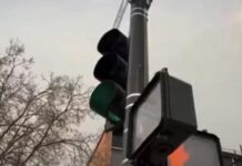 Paso peatonal en Denver alterado con mensajes anti-Trump, la ciudad actúa de inmediato