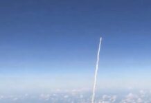 Pasajeros captan desde el aire el impresionante lanzamiento de Artemis II y el video se vuelve viral