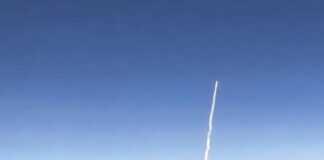 Pasajeros captan desde el aire el impresionante lanzamiento de Artemis II y el video se vuelve viral