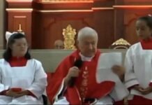 “¡Quítate de ahí!”: Sacerdote desata indignación tras empujar a monaguilla en plena misa en Colombia
