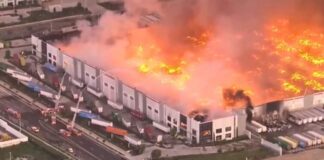 Empleado furioso desata un infierno: incendia enorme almacén en California tras supuesta queja laboral