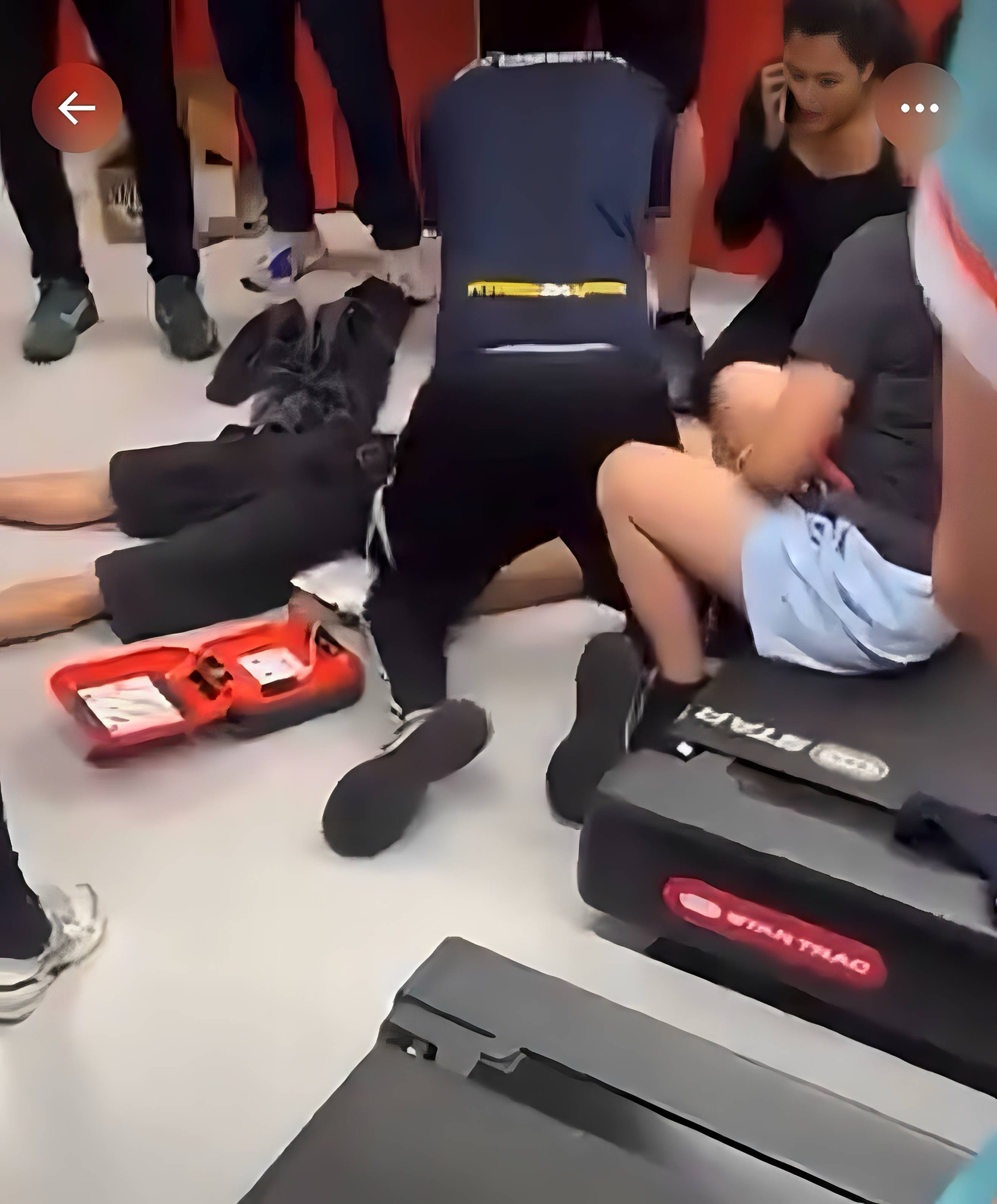 Muerte repentina en gimnasio de Bogotá: joven colapsa en plena rutina y no logra sobrevivir