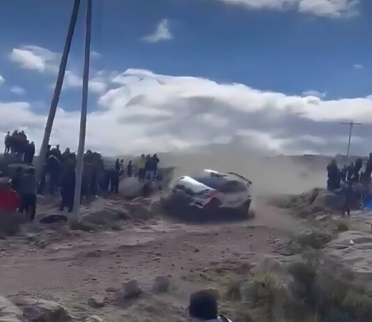 ¡Horror en pleno rally! Auto fuera de control arrolla a espectadores y deja un muerto en Argentina