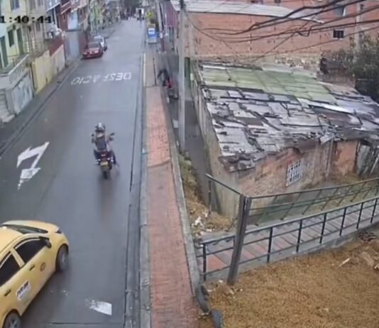 COLOMBIA 🇨🇴 |MUJER MUERE TRAS SER IMPACTADA POR UNA LLANTA EN BOGOTÁ