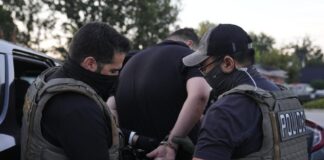 Inmigrantes con permisos temporales enfrentan nuevas detenciones tras solicitar refugio en EE.UU.