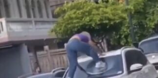 Escándalo en Ecuador: mujer destroza el auto de su novio tras descubrir presunta infidelidad en plena calle