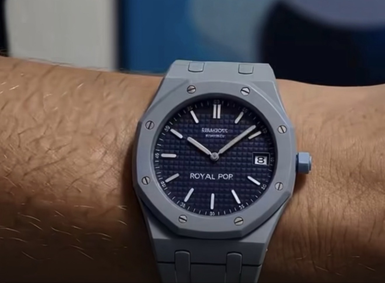 Audemars Piguet y Swatch sorprenden con un reloj cuyo diseño permite cambiar la esfera en segundos 1