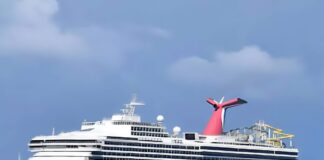 Pasajero se lanza al mar desde crucero Carnival Liberty y muere cerca de Bahamas