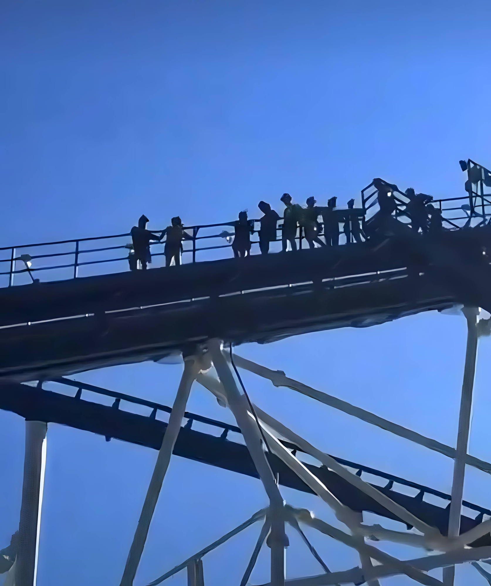 Apagón en Six Flags obliga a evacuar montañas rusas y deja visitantes atrapados