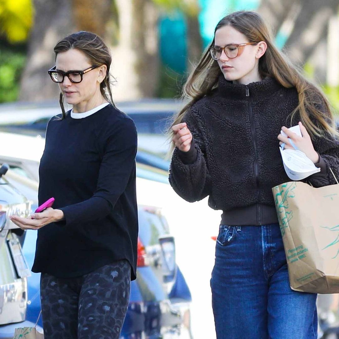 Violet Affleck comienza a crear su propio camino mientras Jennifer Garner la apoya públicamente