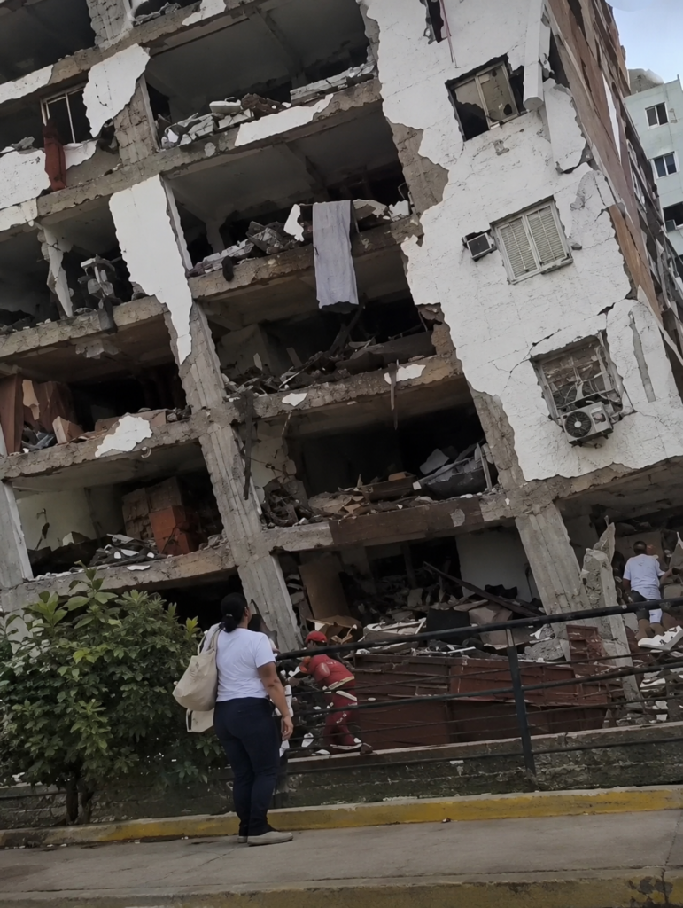TERREMOTOS DE MAGNITUDES 7.2 Y 7.5 SACUDEN VENEZUELA: DEVASTACIÓN EN LA GUAIRA Y TEMOR POR MILES DE VÍCTIMAS