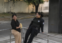 Disparo accidental de una oficial en estación del Metro de Caracas deja a una joven herida