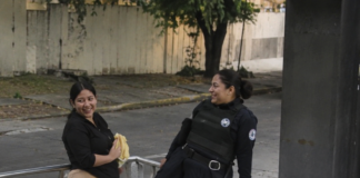 Disparo accidental de una oficial en estación del Metro de Caracas deja a una joven herida