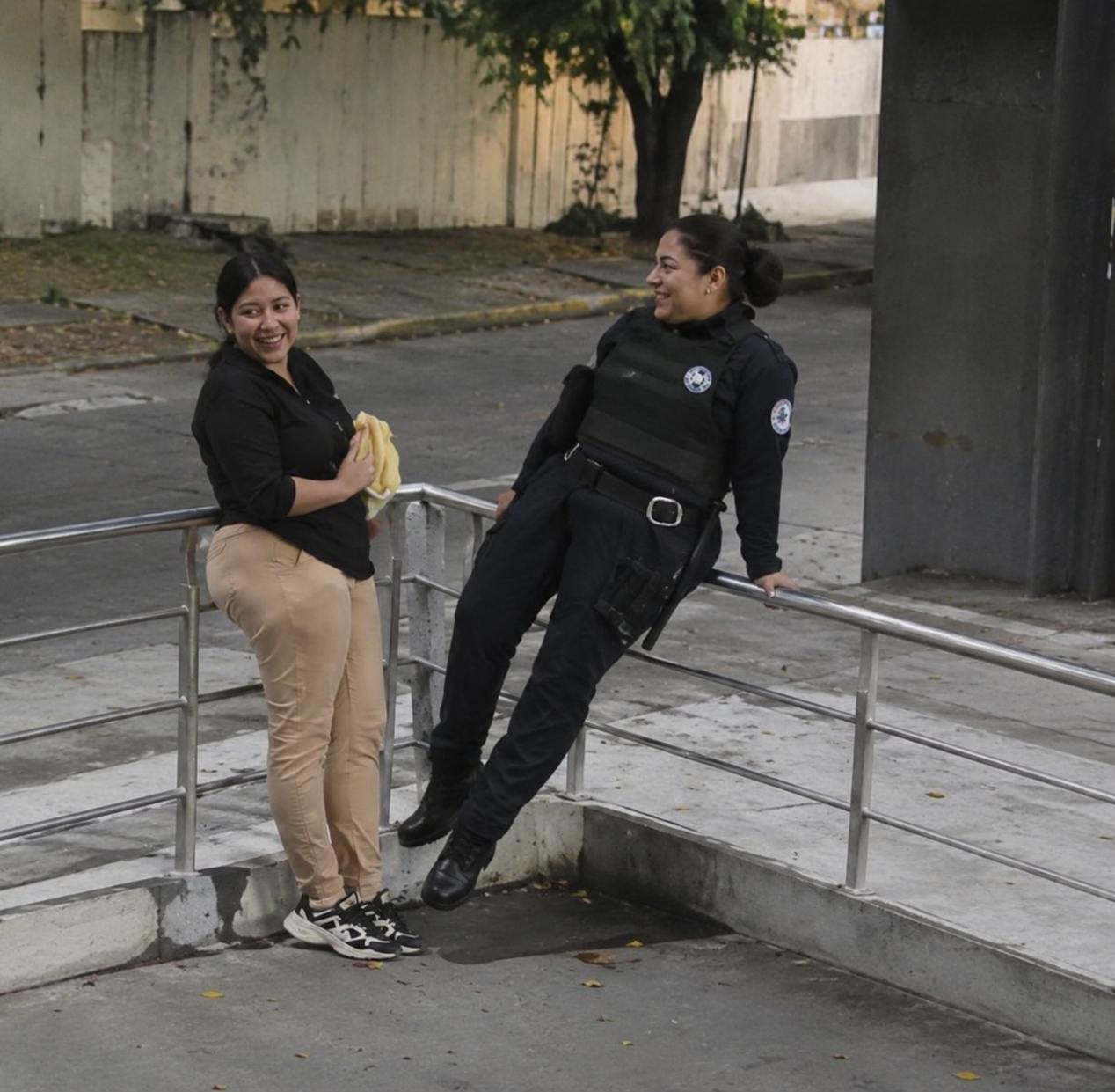 Disparo accidental de una oficial en estación del Metro de Caracas deja a una joven herida