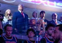 Abucheos y un inesperado momento viral marcan la visita de Trump a una noche de baloncesto en Manhattan