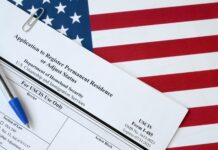La vía legal que muchos inmigrantes buscan para regularizar su situación en Estados Unidos