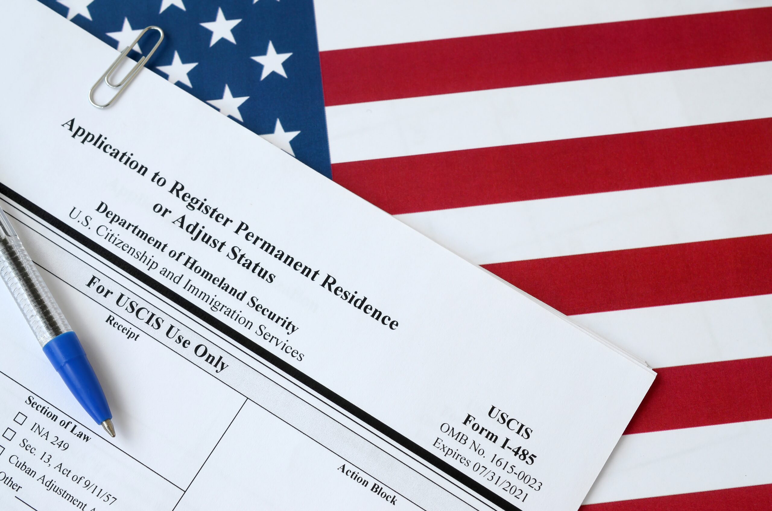 La vía legal que muchos inmigrantes buscan para regularizar su situación en Estados Unidos
