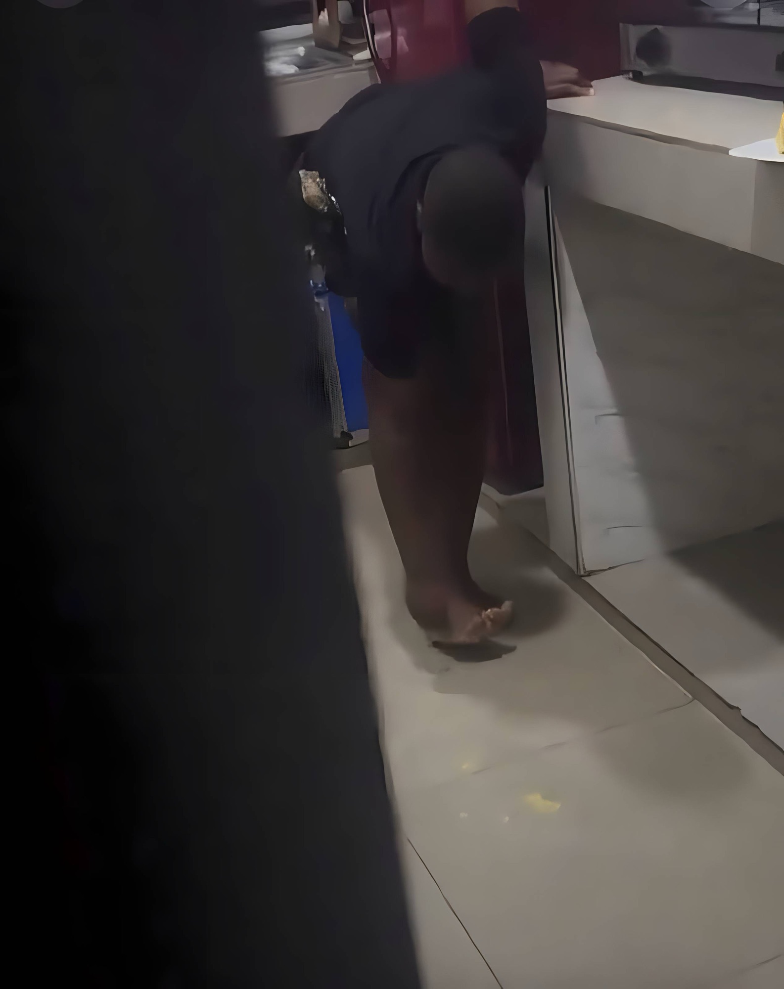 ¡Mujer queda impactada al descubrir lo que hizo su empleada doméstica con la comida que estaba preparando! 2 ¡Mujer queda impactada al descubrir lo que hizo su empleada doméstica con la comida que estaba preparando! 1