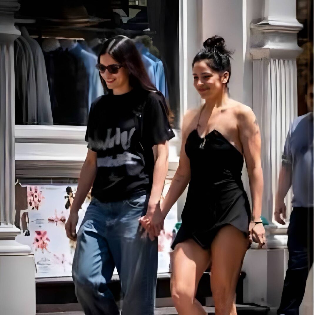 Rosalía y Loli Bahía confirman su romance con romántico paseo por Nueva York Rosalía y Loli Bahía confirman su romance con romántico paseo por Nueva York
