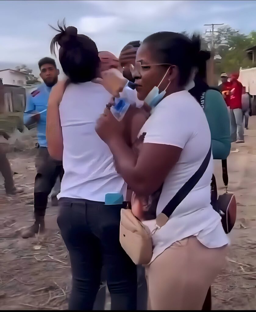 DESASTRE EN VENEZUELA: Personas atrapadas en un sótano logran comunicarse por redes sociales y llenan de esperanza a los rescatistas 3 DESASTRE EN VENEZUELA: Personas atrapadas en un sótano logran comunicarse por redes sociales y llenan de esperanza a los rescatistas