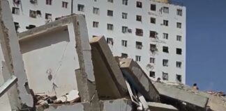 DESGARRADOR: Padre lleva dos días buscando entre los escombros a sus cuatro hijos tras la tragedia en Venezuela