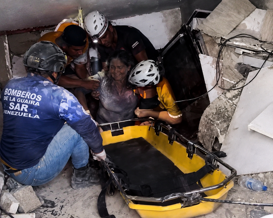 Milagro en La Guaira: rescatan con vida a tres personas tras 28 días bajo los escombros Milagro en La Guaira: rescatan con vida a tres personas tras 28 días bajo los escombros