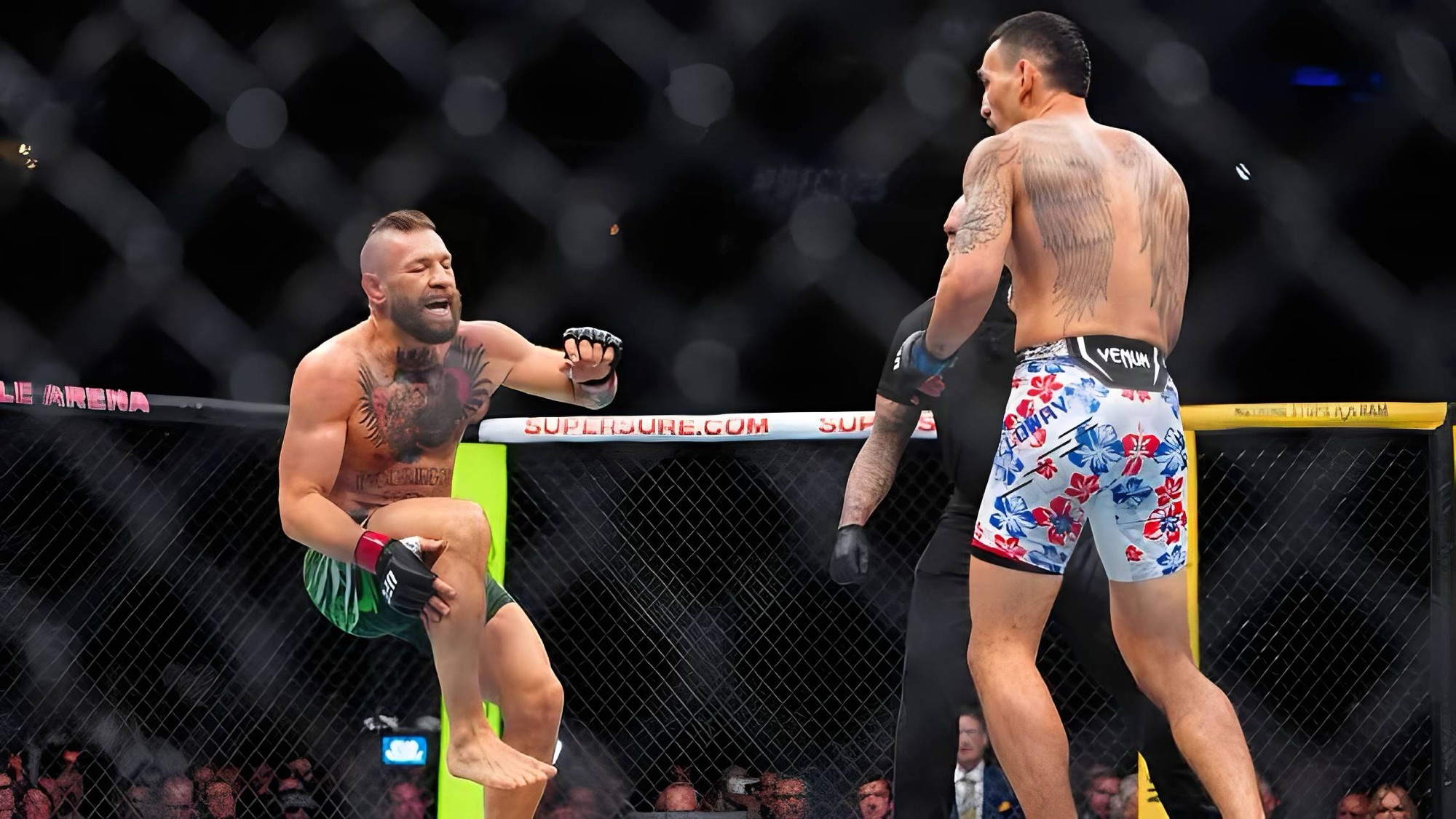 Conor McGregor sufre una grave lesión y Max Holloway se lleva la victoria en el esperado UFC 329