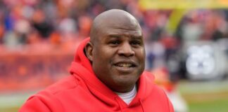 Hijo de Eric Bieniemy es arrestado tras presunto tiroteo contra su madre; la esposa del entrenador permanece hospitalizada