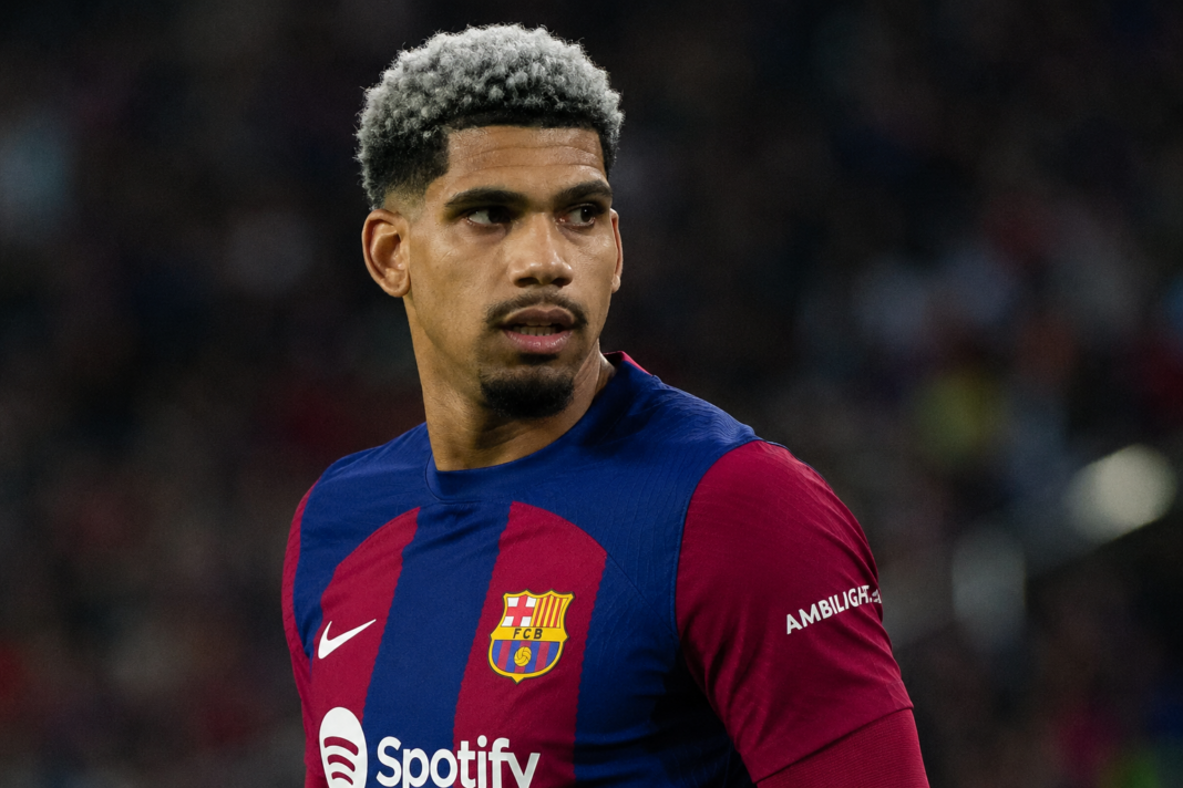 Ronald Araújo sacude el mercado: el defensor del Barcelona tendría nuevo destino Ronald Araújo sacude el mercado: el defensor del Barcelona tendría nuevo destino