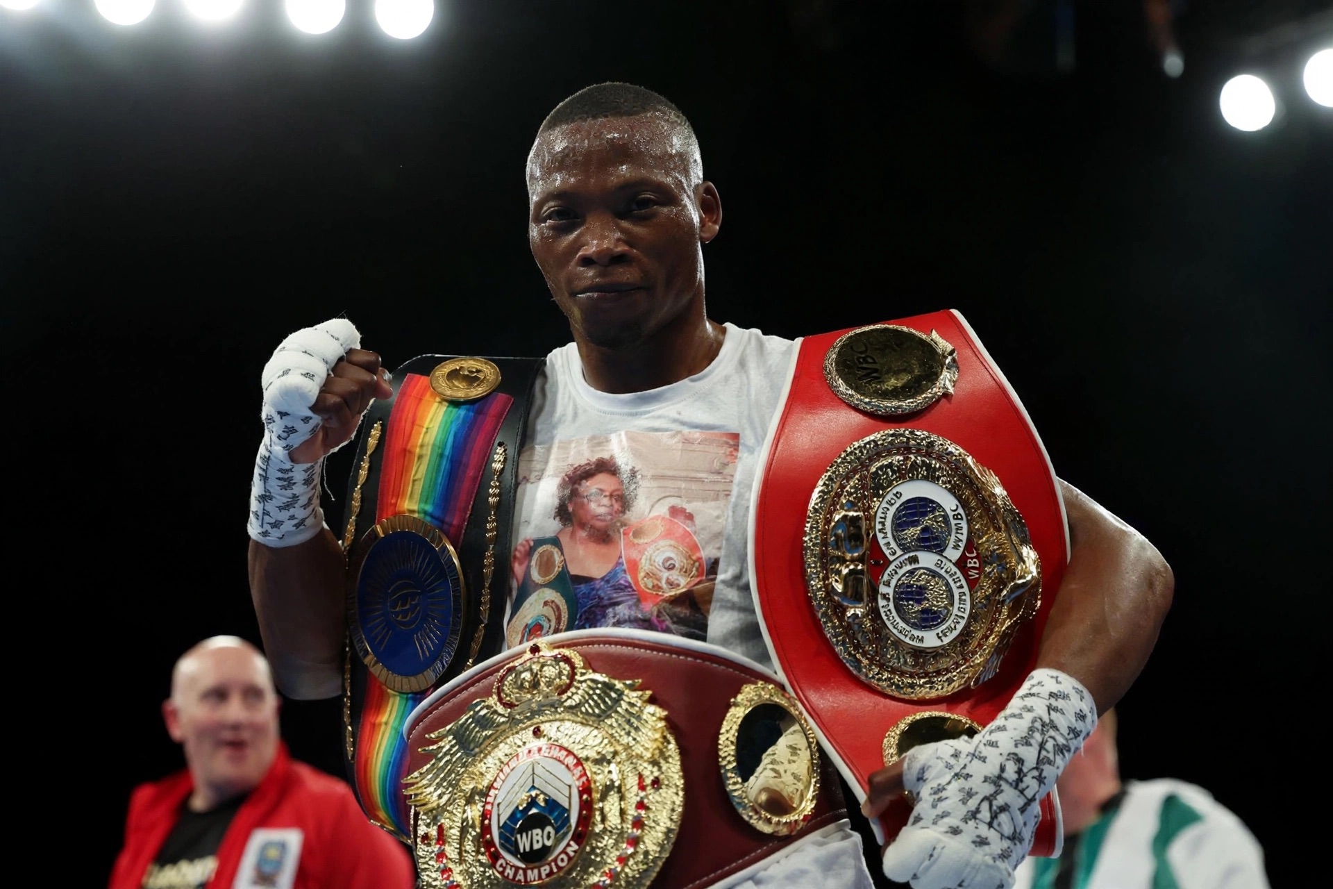 Asesinan a tiros al excampeón mundial de boxeo Zolani Tete a los 38 años frente a su casa en Sudáfrica