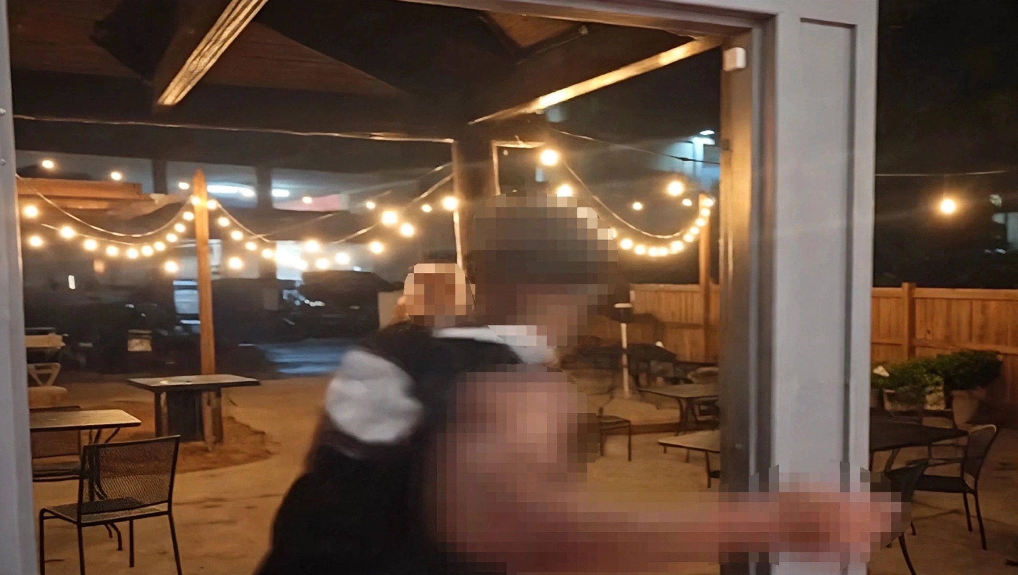 MONTANA | Investigan brutal agresión afuera de un bar que dejó a una mujer inconsciente