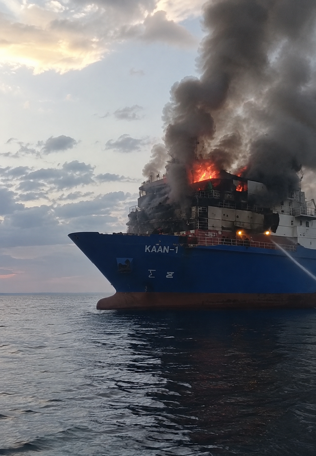 TURQUÍA | Barco de carga con frutas y verduras rumbo a Rusia es alcanzado por drones cerca de Novorossiysk; varios tripulantes resultan heridos TURQUÍA | Barco de carga con frutas y verduras rumbo a Rusia es alcanzado por drones cerca de Novorossiysk; varios tripulantes resultan heridos