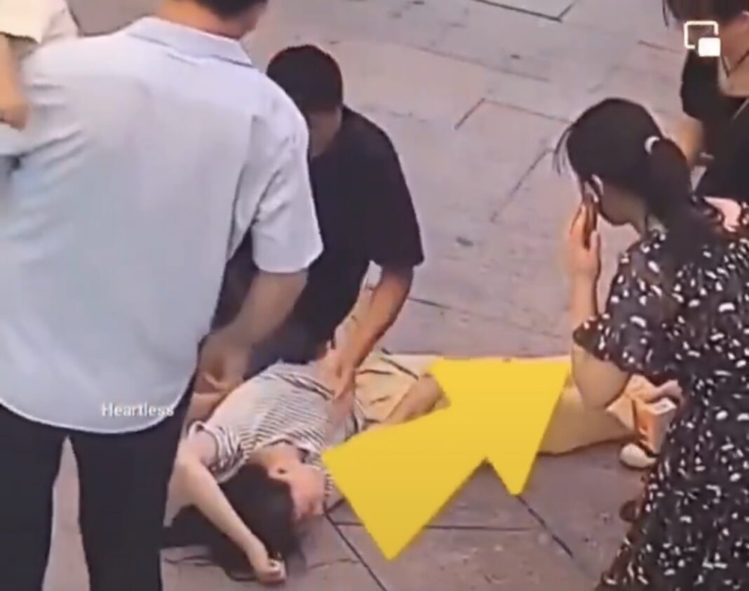 China | Madre queda con grave lesión cerebral tras salvar a su bebé de un fuerte golpe contra el pavimento China | Madre queda con grave lesión cerebral tras salvar a su bebé de un fuerte golpe contra el pavimento