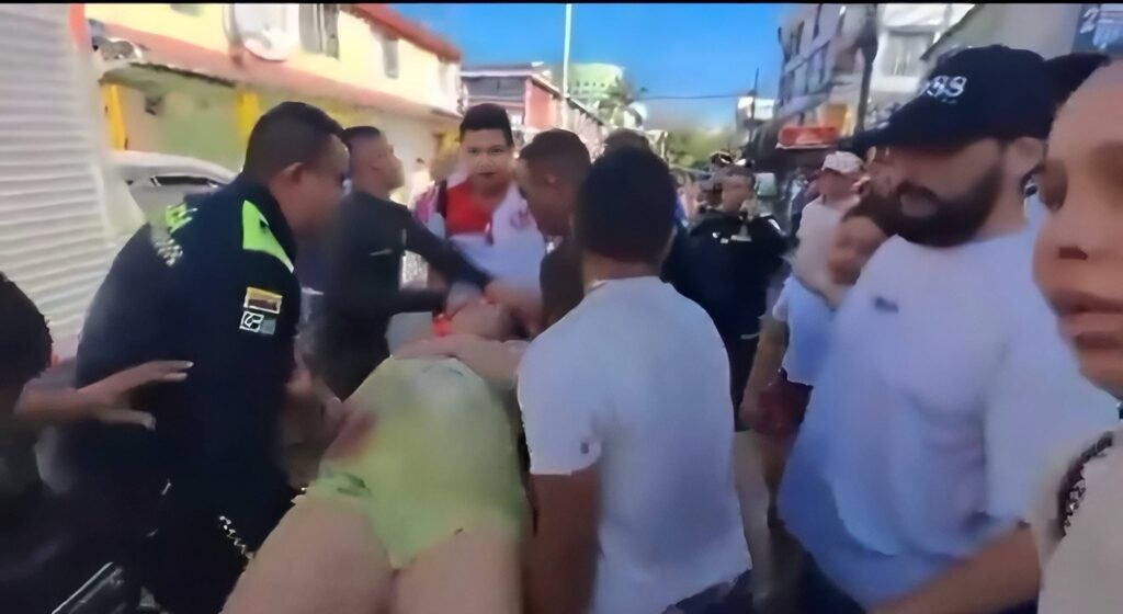 TERREMOTO EN COLOMBIA: RESCATAN A UNA MUJER EN PEREIRA 110 TERREMOTO EN COLOMBIA: RESCATAN A UNA MUJER EN PEREIRA