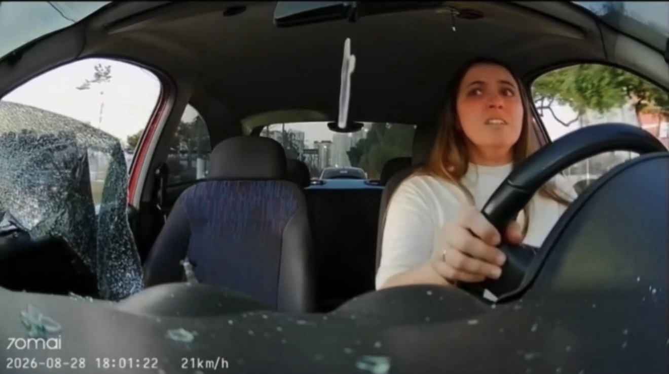 Creadora de contenido brasileña Tabata sufre violento robo en un embotellamiento y le vacían su cuenta bancaria en segundos