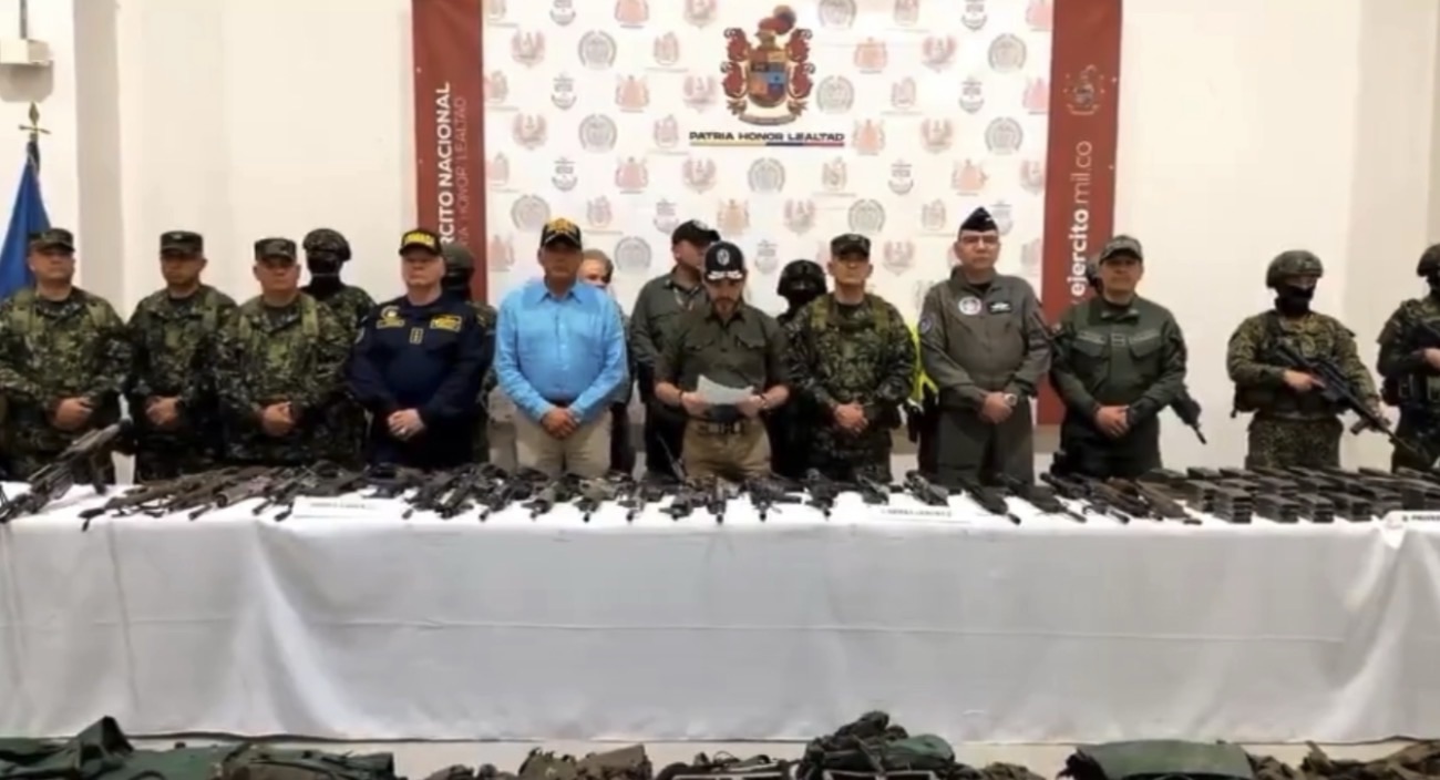 Presidente De la Espriella caminó entre 23 cadáveres para anunciar la Operación Azarías: 6 capturados y un menor rescatado