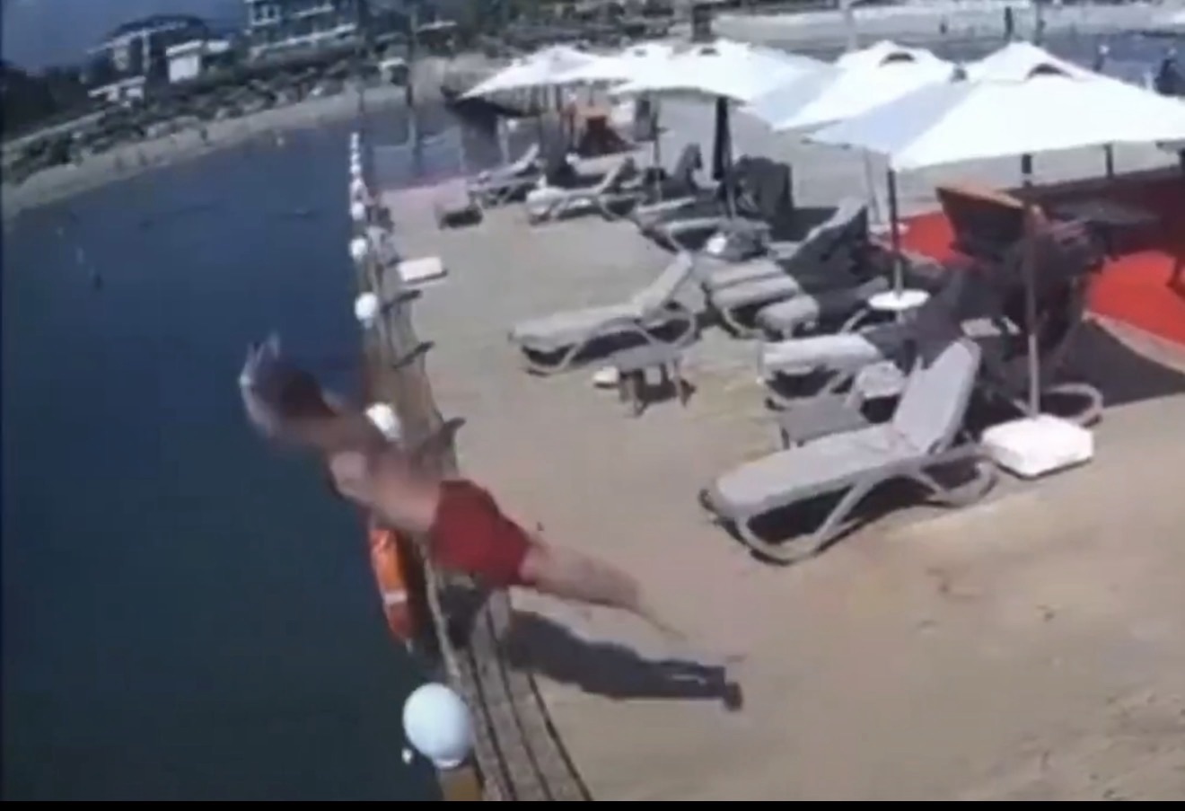 TRAGEDIA EN ANTALYA: PADRE DE TRES HIJOS MUERE AL SALTAR DE UN MUELLE CREYENDO QUE ERA UNA BROMA INOFENSIVA