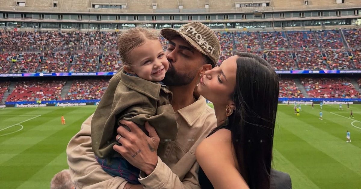Jay Wheeler enternece las redes con foto junto a su pareja e hija: “Ustedes primero”