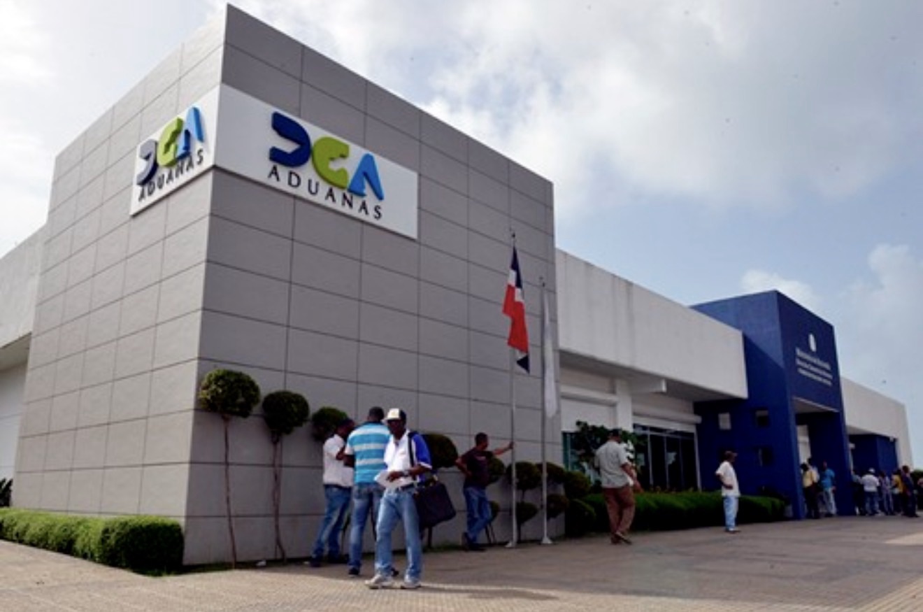 Aduanas incauta 74,100 municiones ocultas en motores de camión en Haina Oriental